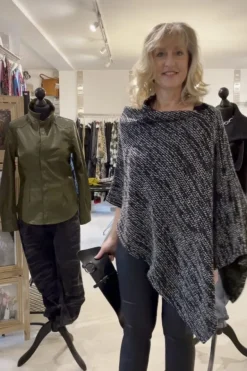 ELSEWHERE KNITTED PONCHO