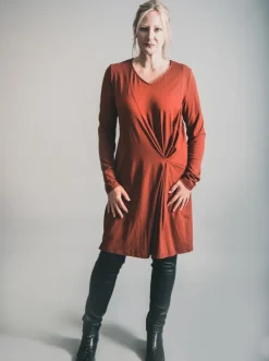 ELSEWHERE LONG SLEEVE SHIFT JERSEY DRESS SPICEY