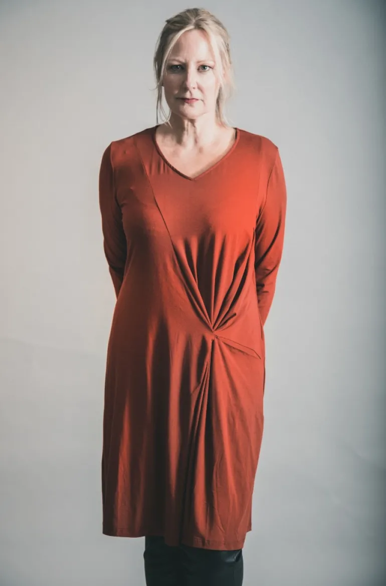 ELSEWHERE LONG SLEEVE SHIFT JERSEY DRESS SPICEY