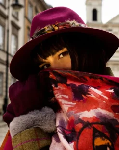FEATHER BAND HAT MAGENTA