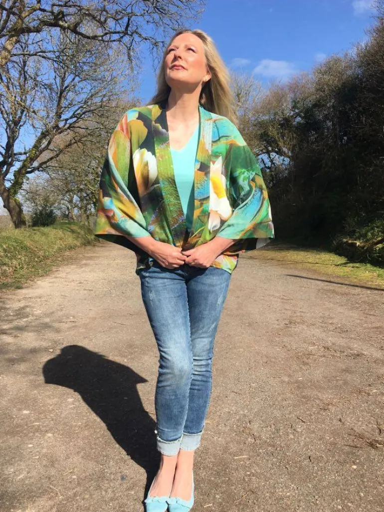 FROM MY MOTHER'S GARDEN LIGHTWEIGHT KIMONO WATERLILY