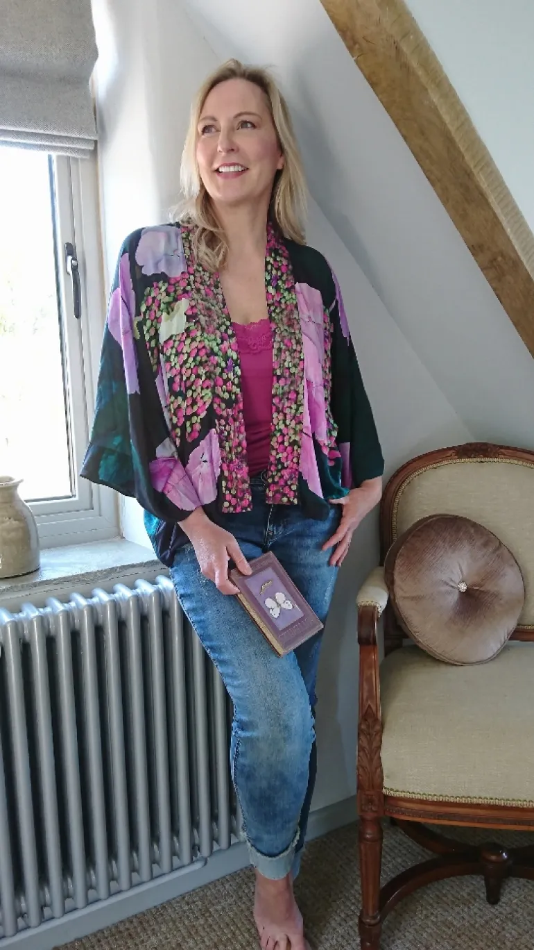 FROM MY MOTHER'S GARDEN LIGHTWEIGHT SHORT KIMONO - HYDRANGEA