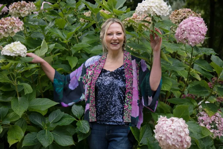 FROM MY MOTHER'S GARDEN LIGHTWEIGHT SHORT KIMONO - HYDRANGEA