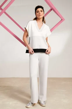 Naya V-Neck Top NAS25315 Sand / Off-White