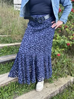 Out of Xile Velvet Leaf Embroidered Skirt