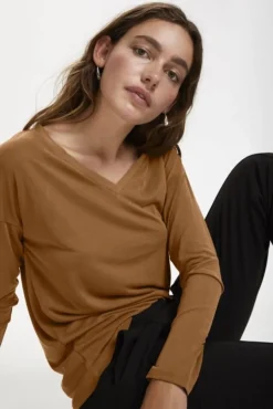 SOAKED IN LUXURY COLUMBINE V-NECK SUGAR ALMOND