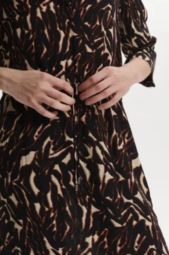 SOAKED IN LUXURY ZAYA DRESS DARK TRICOLOUR PRINT
